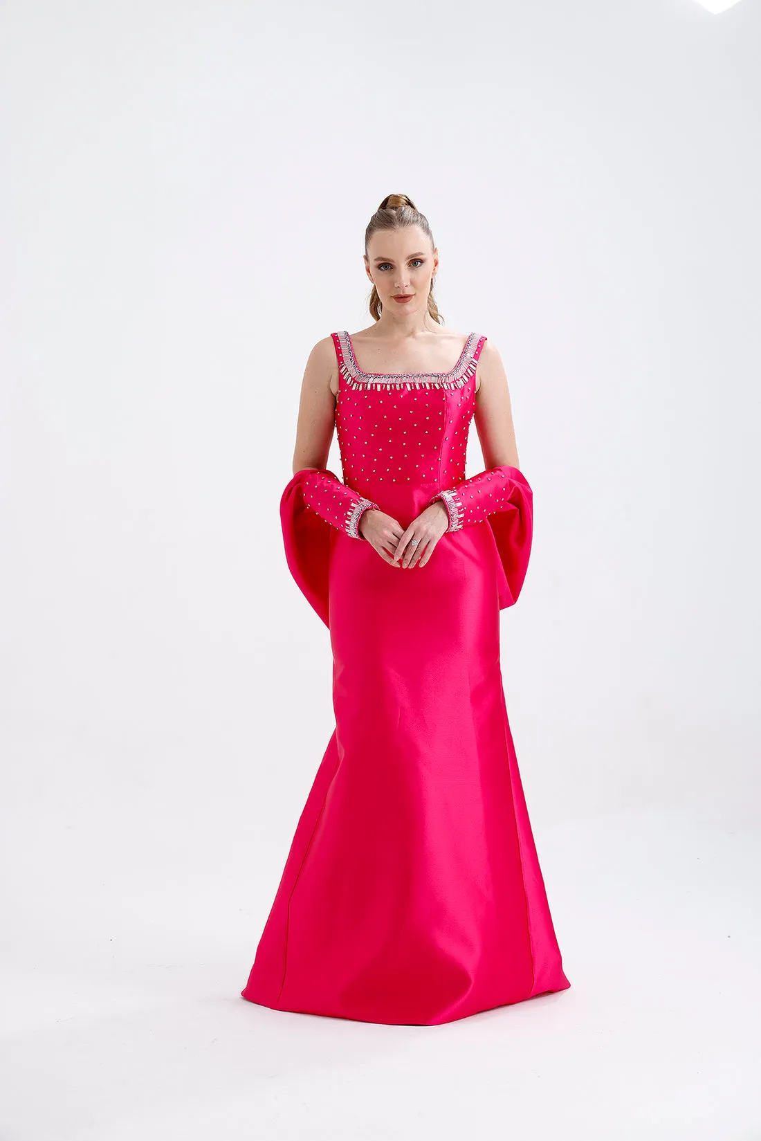 𝐂𝐋𝐀𝐑𝐀 Askılı Yaka Taş İşlemeli Seyyar Kollu Balık Kesim Abiye Elbise T56756