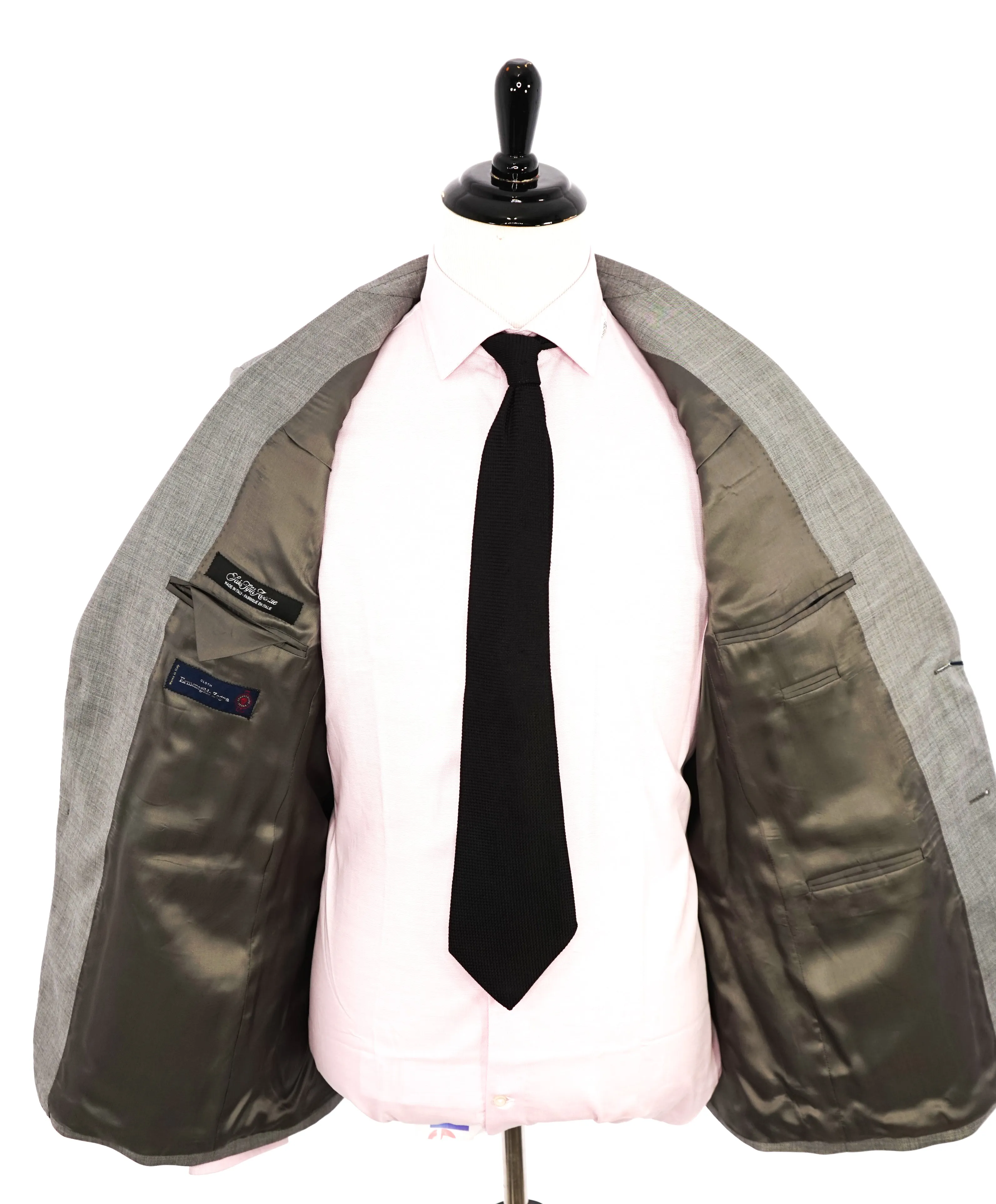 ERMENEGILDO ZEGNA - "Classic" SAKS FIFTH AVENUE Gray Textured Suit - 40R