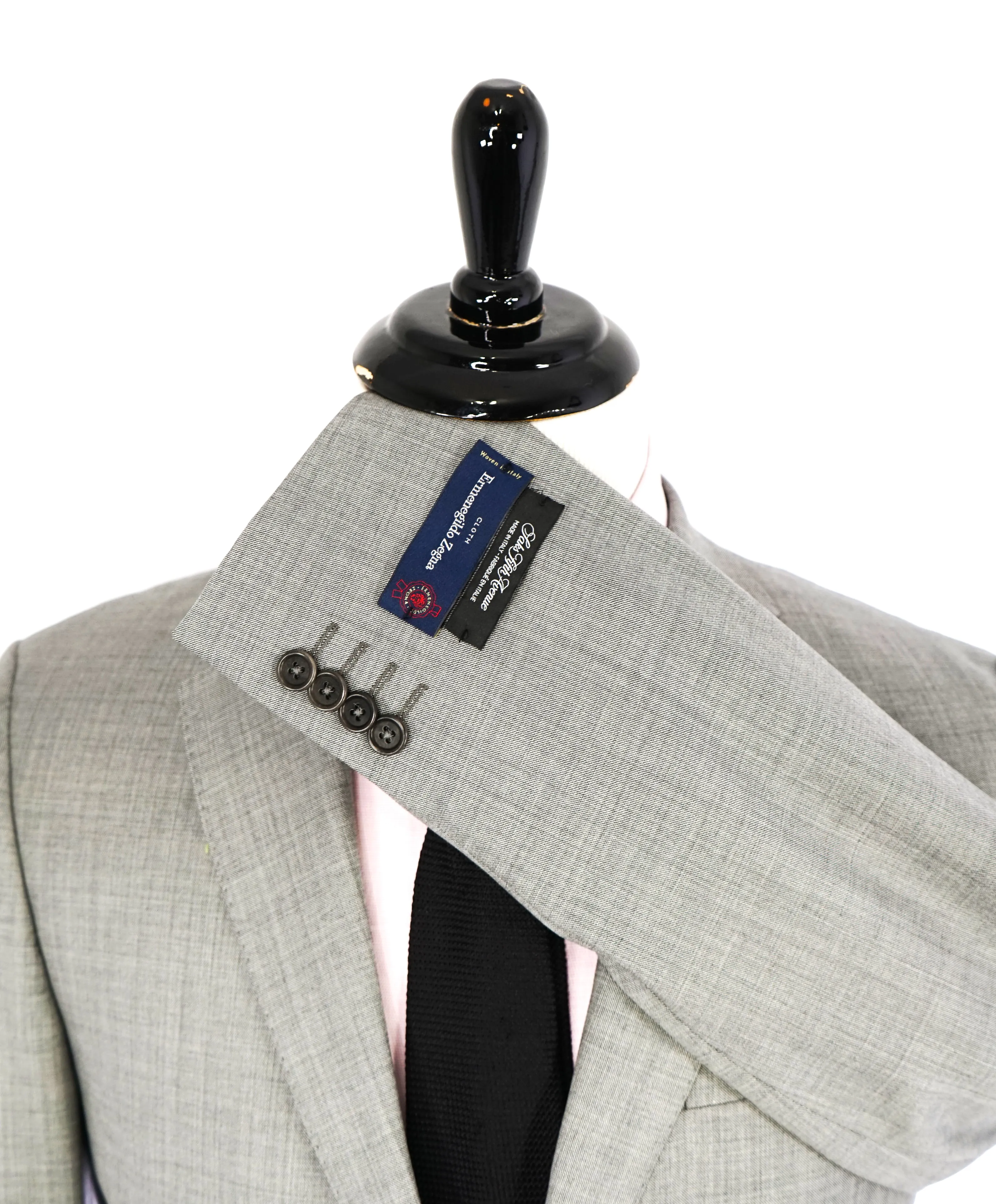 ERMENEGILDO ZEGNA - "Classic" SAKS FIFTH AVENUE Gray Textured Suit - 40R