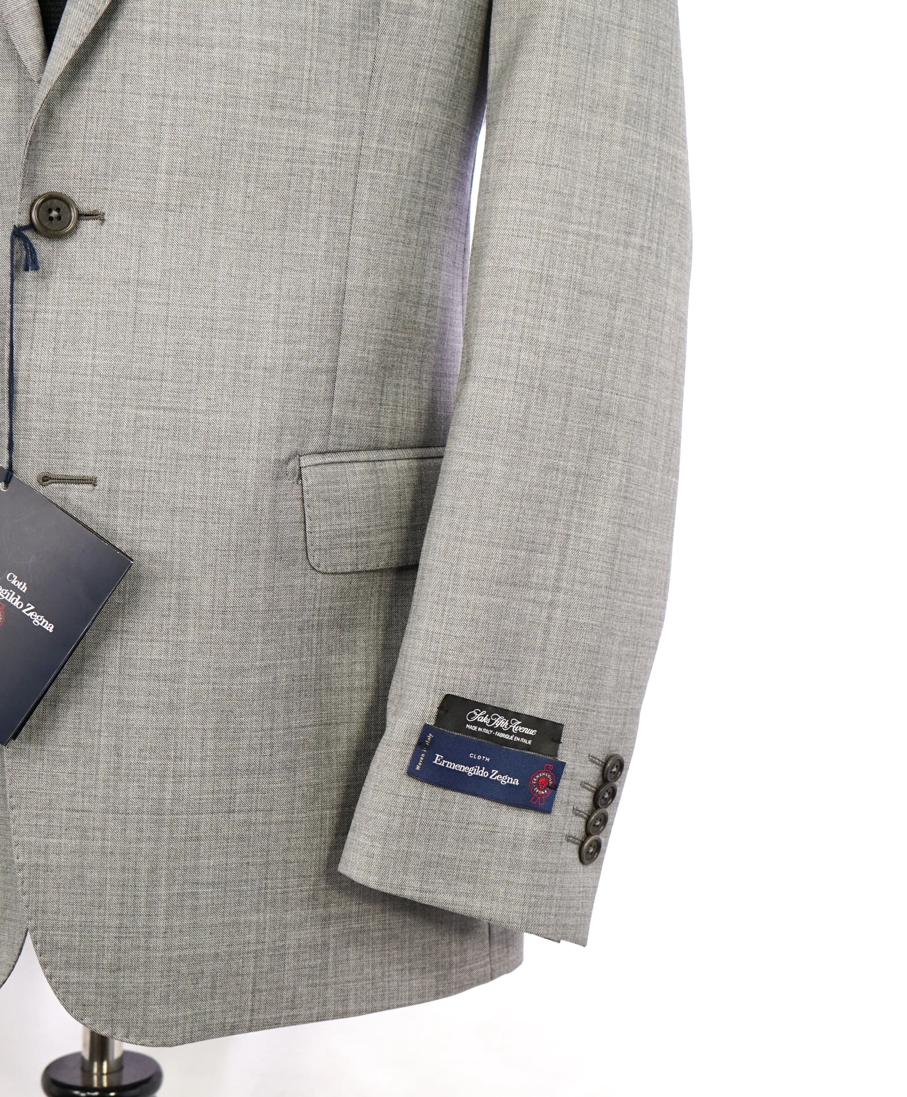 ERMENEGILDO ZEGNA - "Classic" SAKS FIFTH AVENUE Gray Textured Suit - 40R