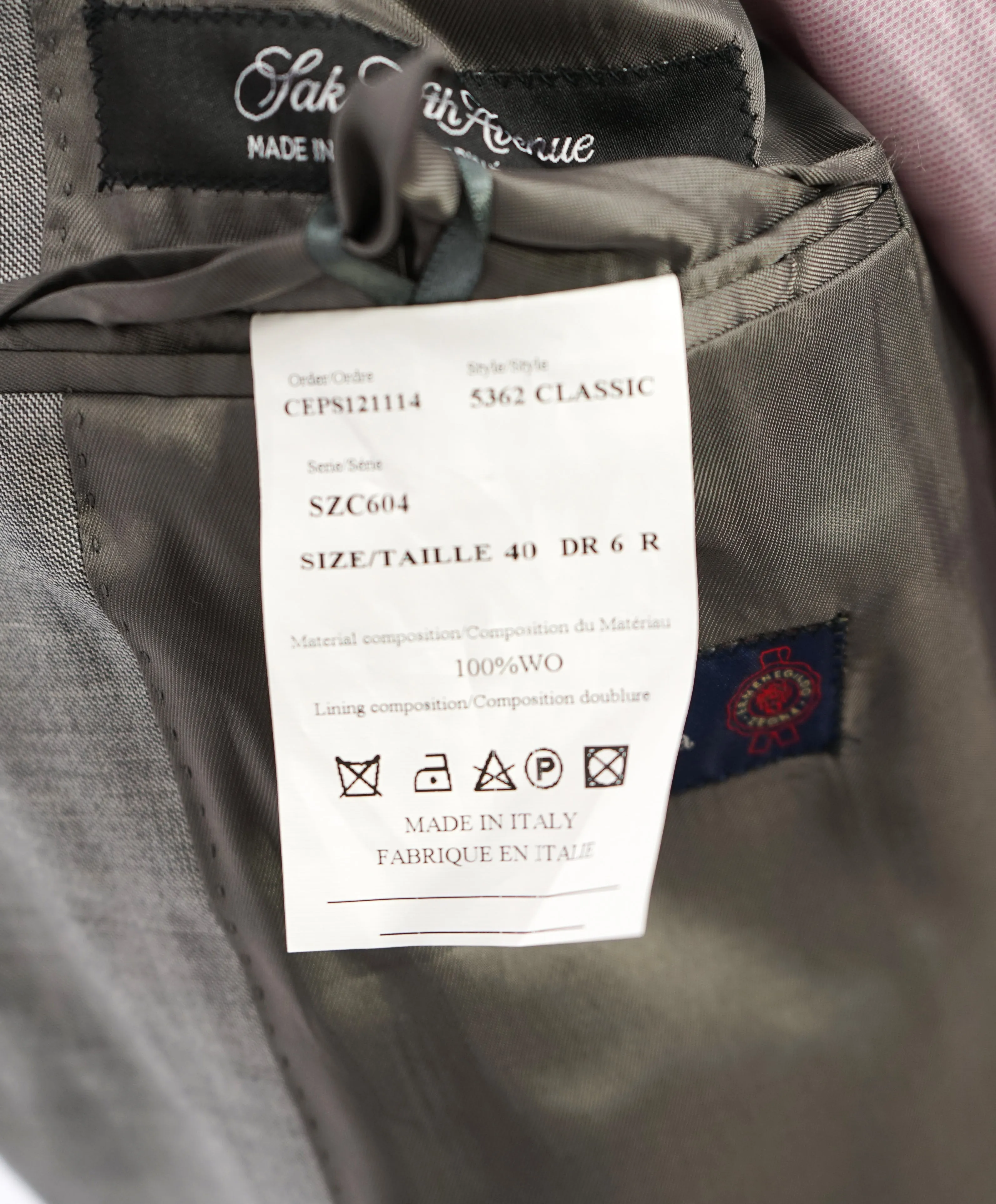 ERMENEGILDO ZEGNA - "Classic" SAKS FIFTH AVENUE Gray Textured Suit - 40R
