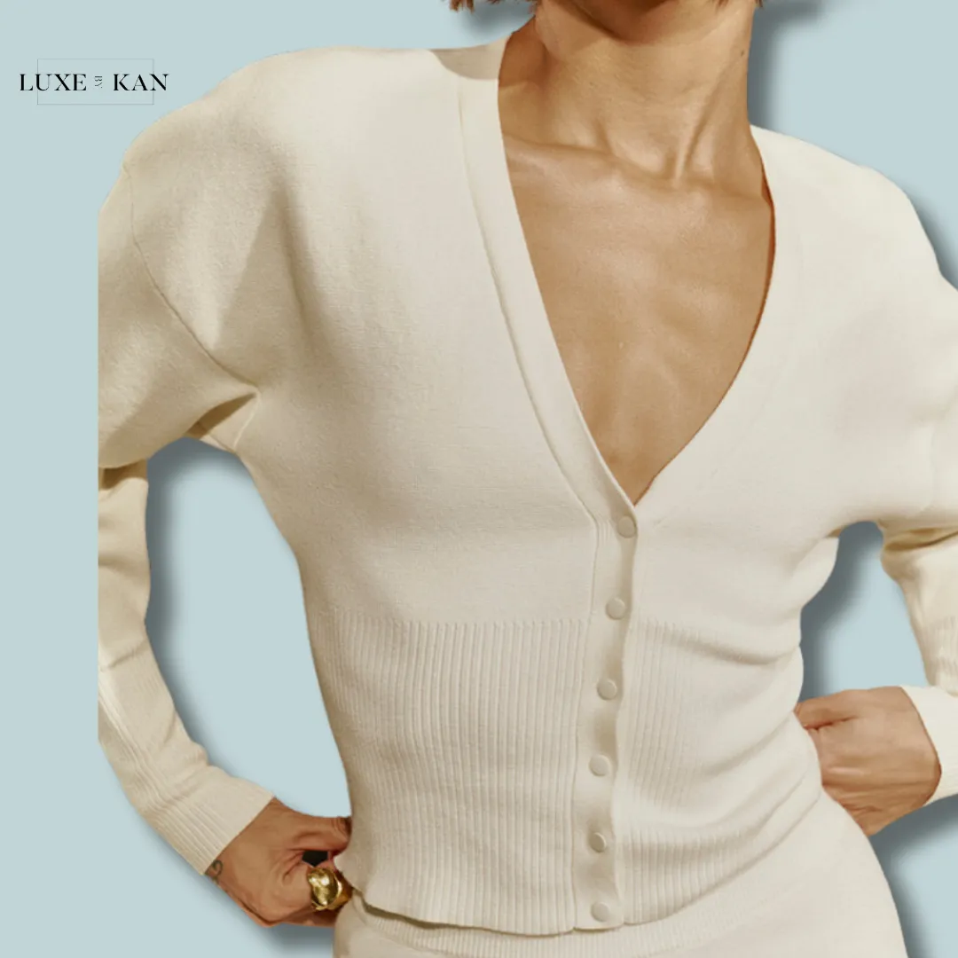 House of CB NOOR
OFF WHITE KNITTED CARDIGAN
