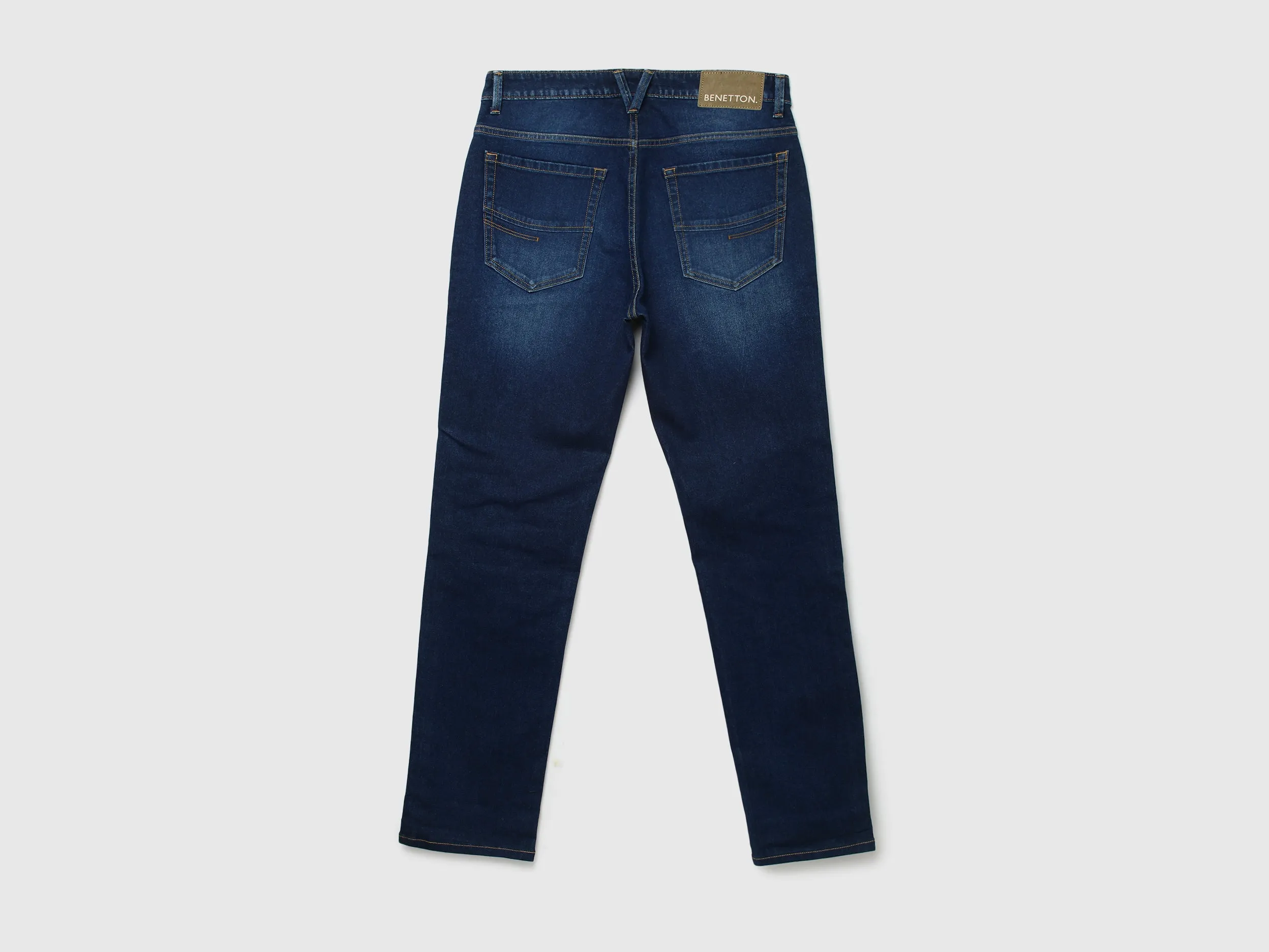 Men Solid Slim Straight Jeans