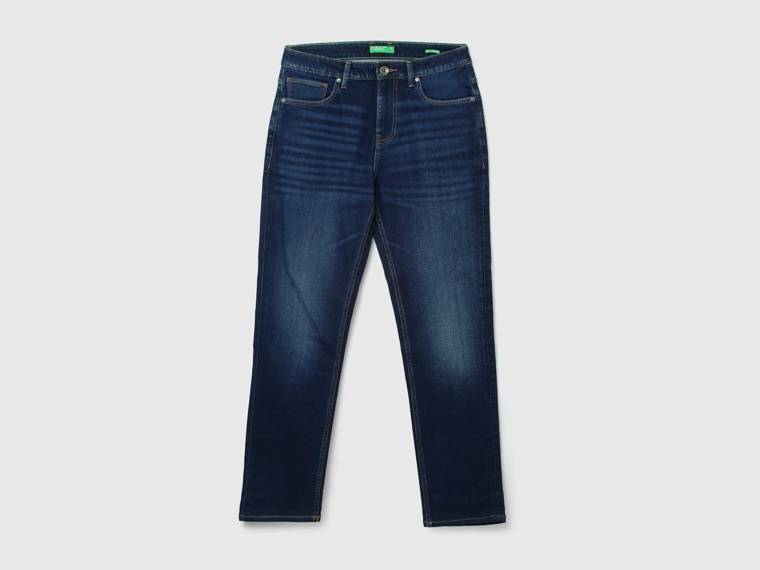 Men Solid Slim Straight Jeans