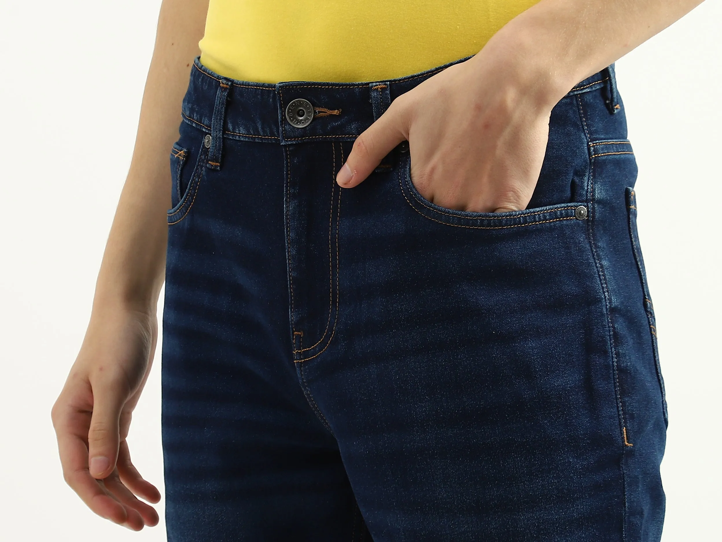 Men Solid Slim Straight Jeans