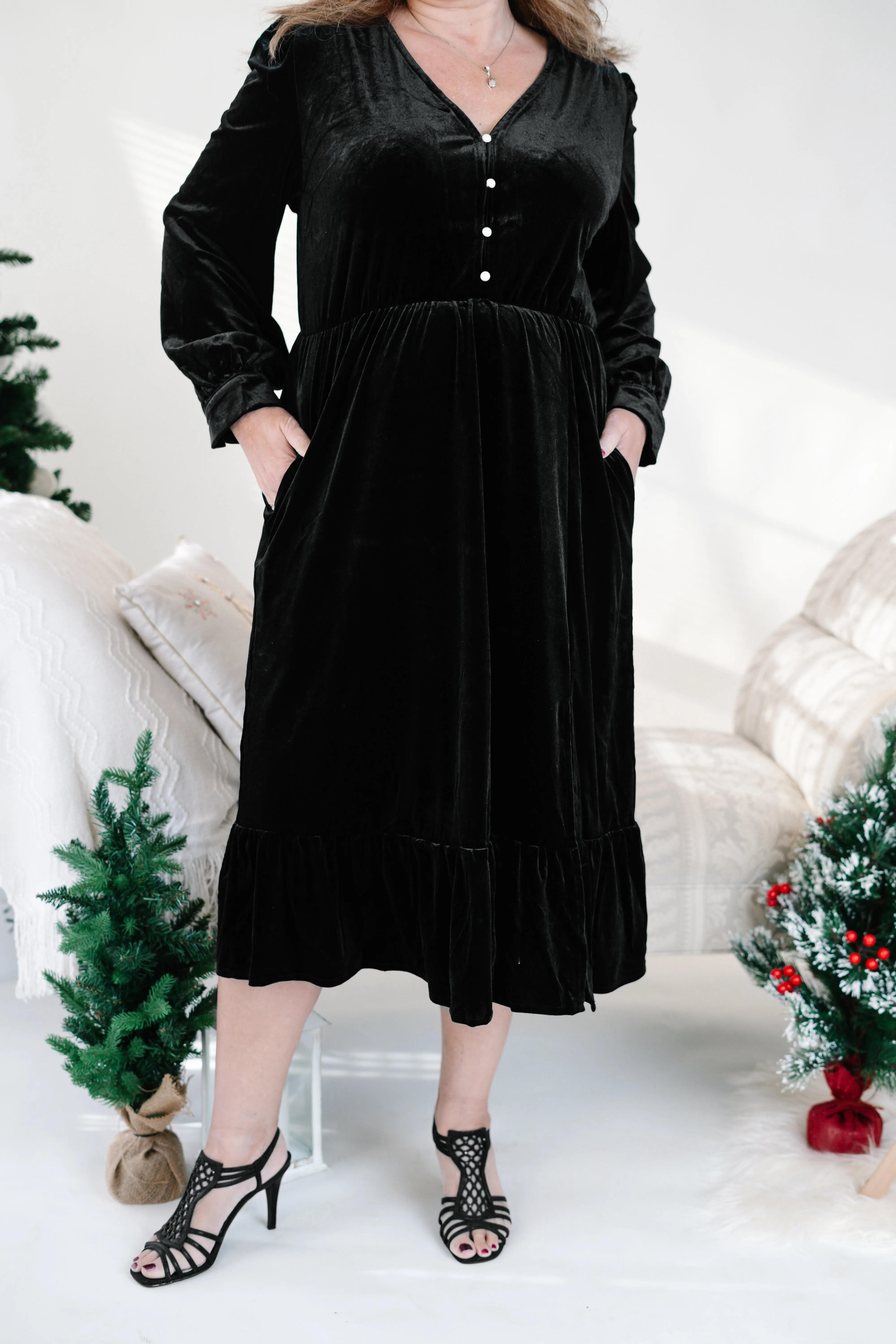 Once Upon a Holiday Velvet Dress - Black