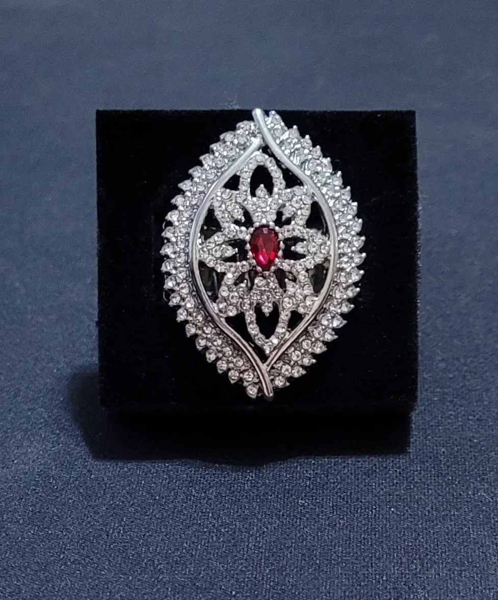 Paparazzi - Glammed Up Gardens - Red Ring