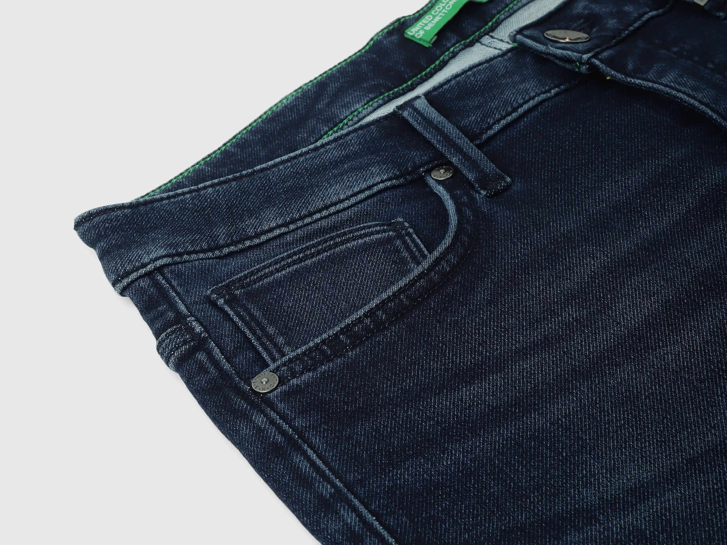 Solid Pattern Carrot Fit Jeans