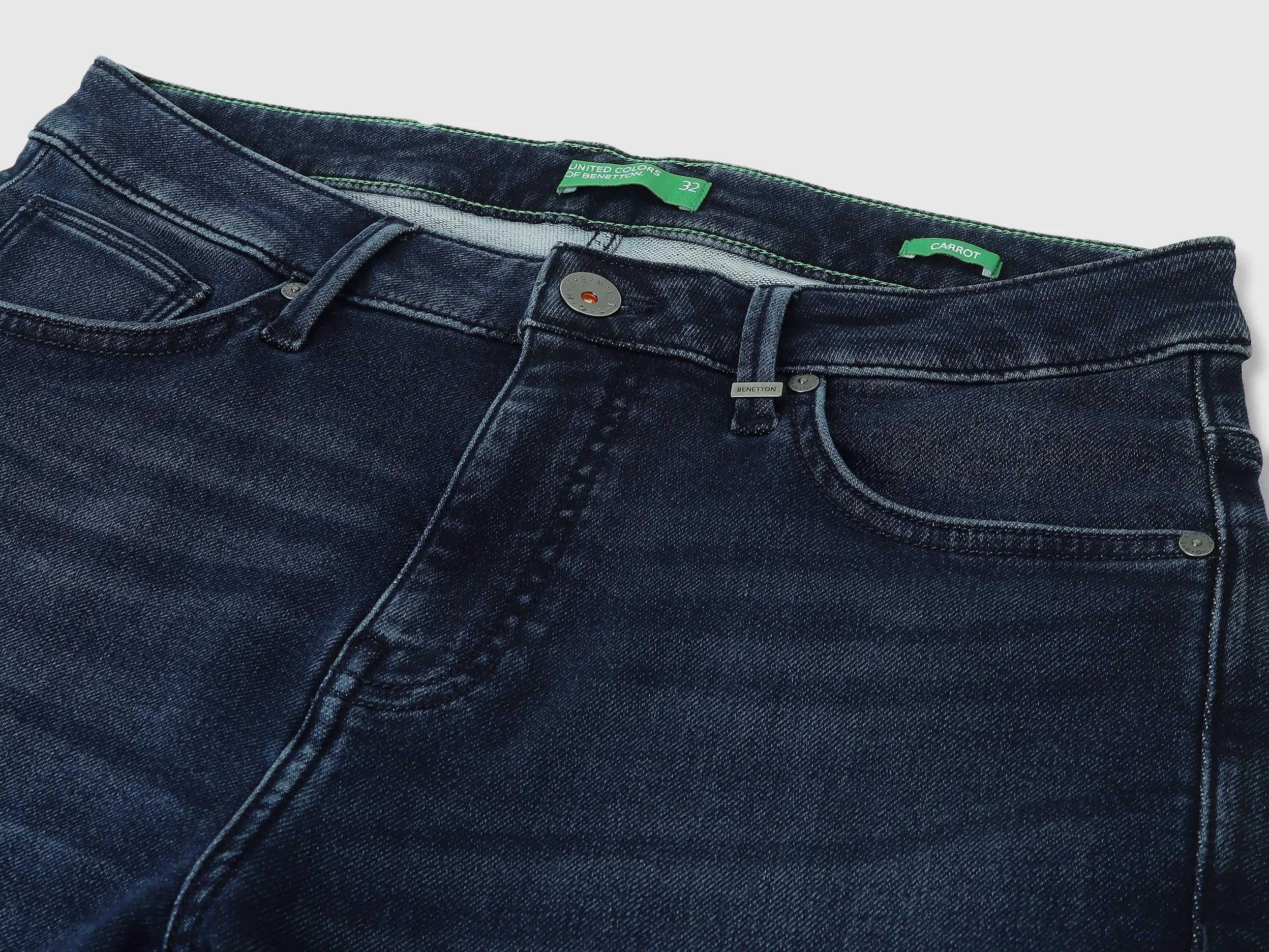 Solid Pattern Carrot Fit Jeans