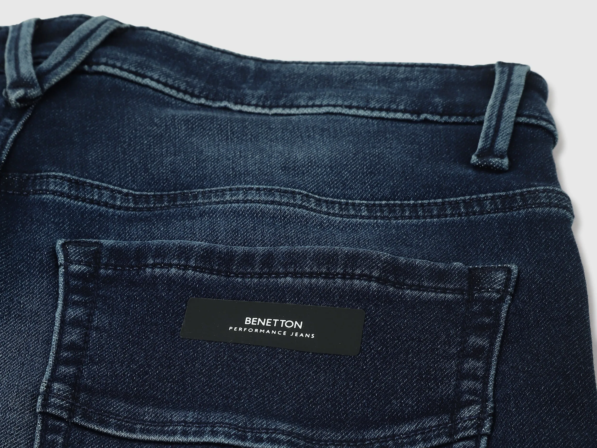 Solid Pattern Carrot Fit Jeans