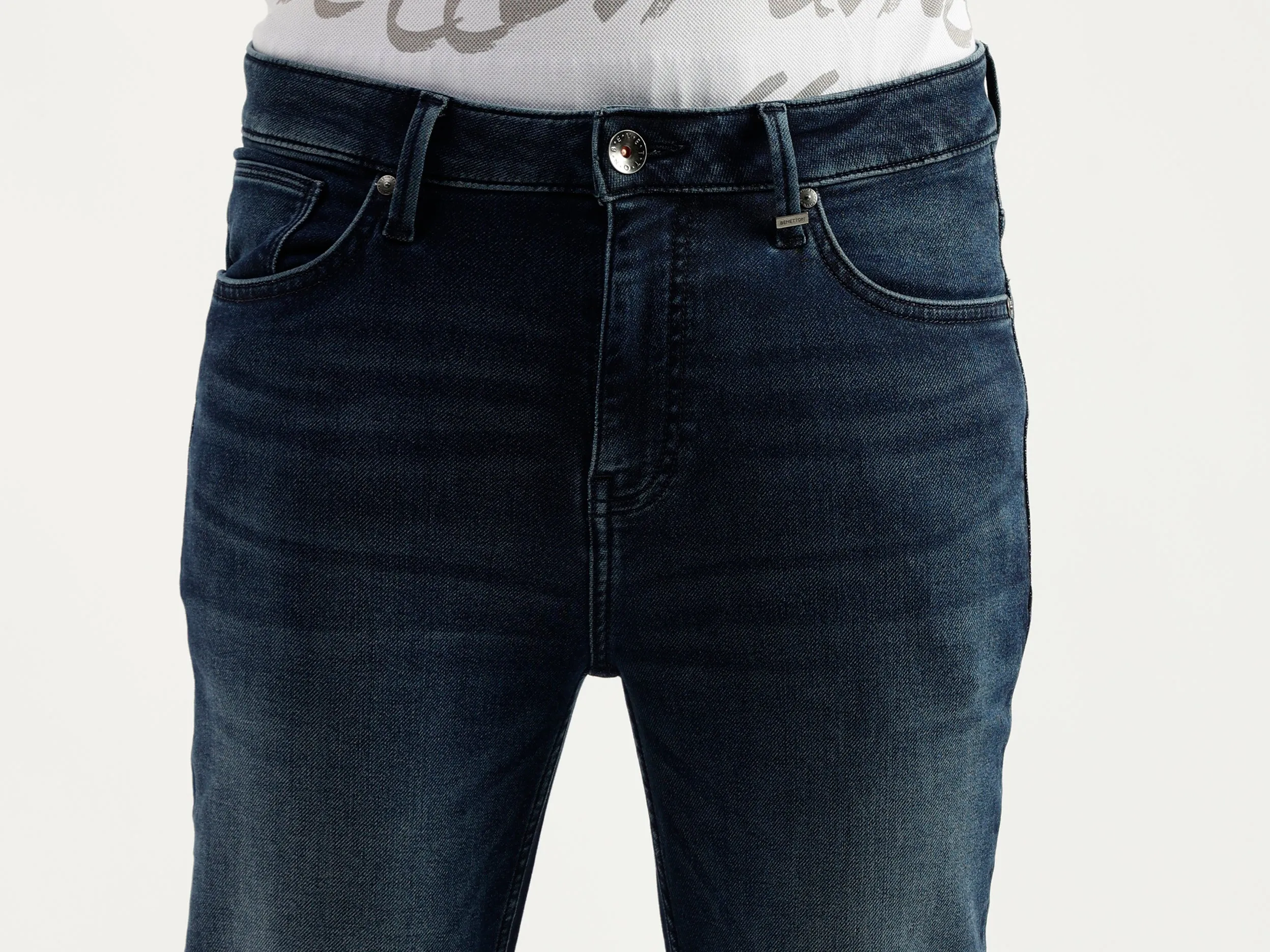 Solid Pattern Carrot Fit Jeans