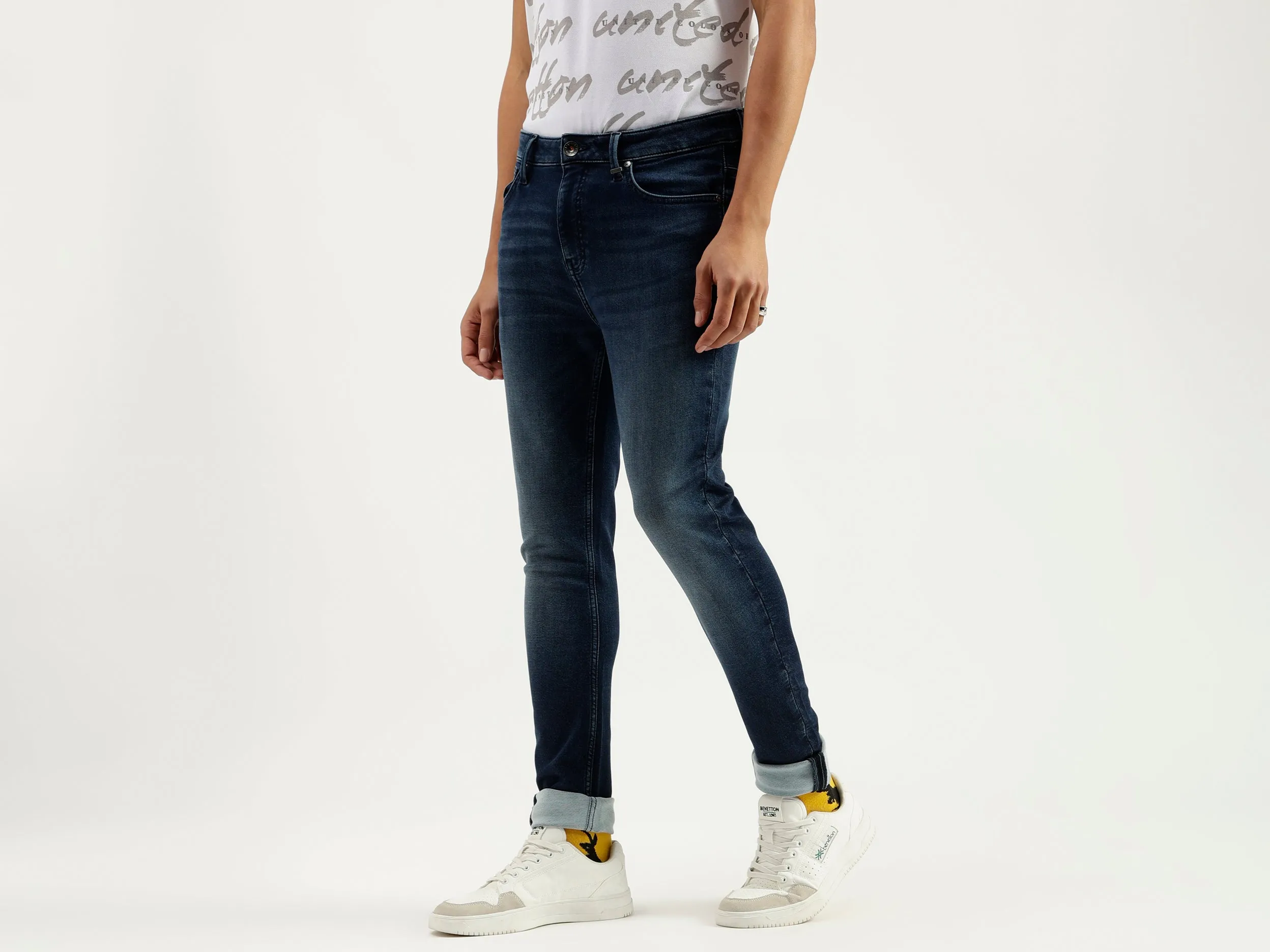 Solid Pattern Carrot Fit Jeans