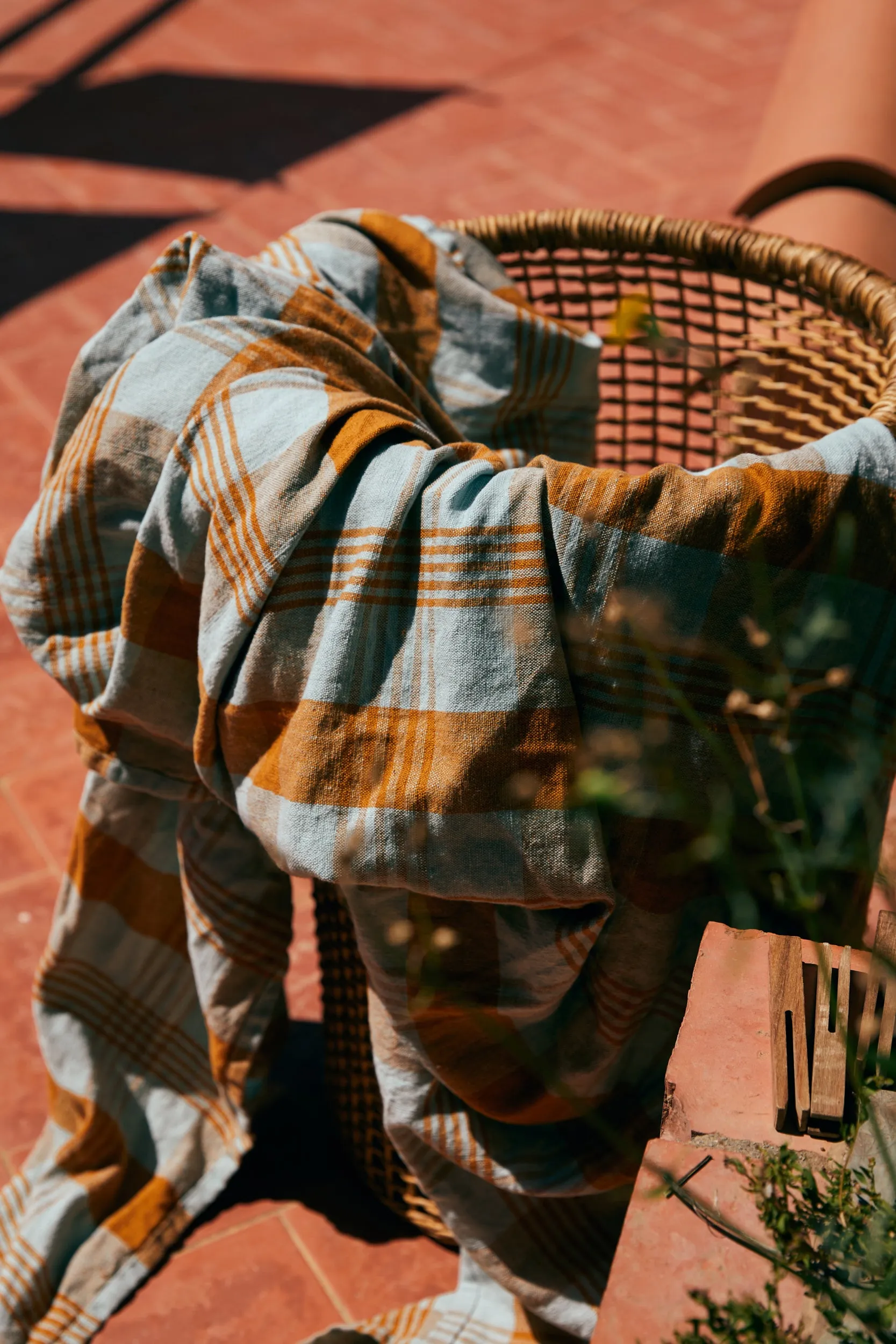 Vida Check Table Cloth - Amber /Blue